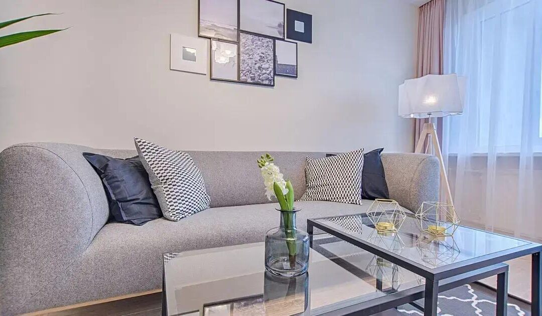 Quarto pequeno com móveis planejados: otimize espaço e estilo