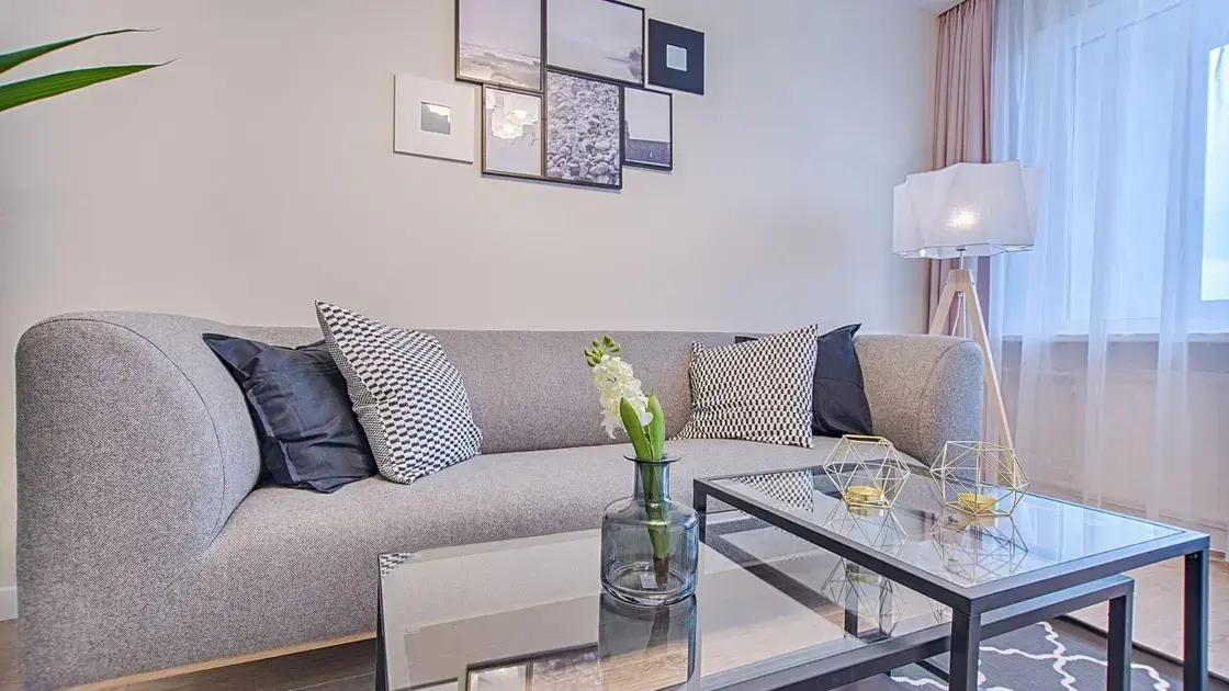 Quarto pequeno com móveis planejados: otimize espaço e estilo